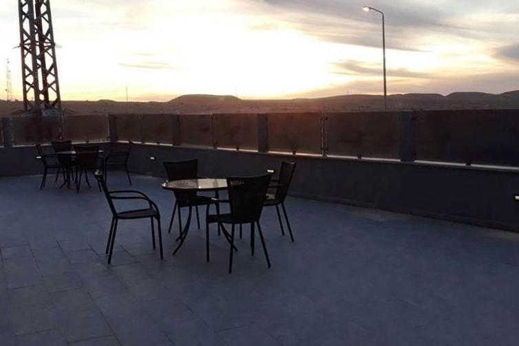 צימרים שירת הכוכבים Mitzpe Ramon Ngoại thất bức ảnh